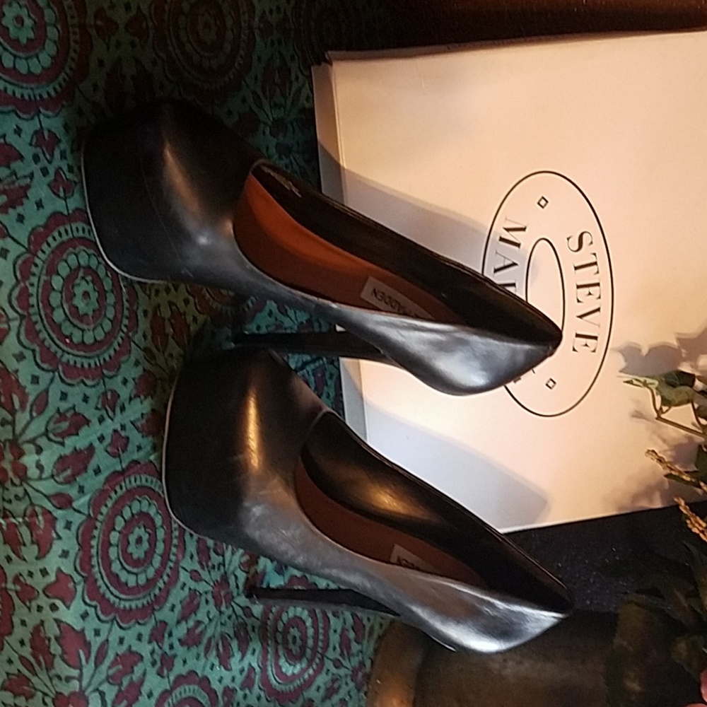 Steve Madden Black Leather stilettos size 8